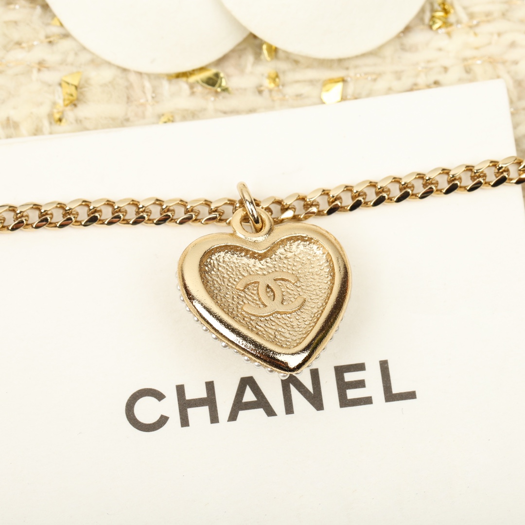 Chanel Necklace Inlaid L