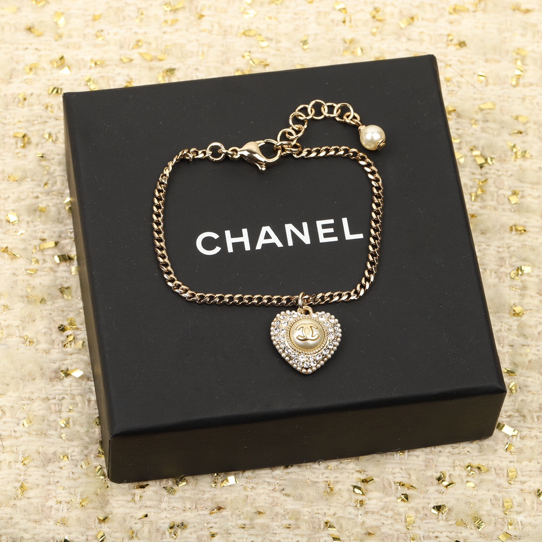 Chanel Necklace Inlaid L