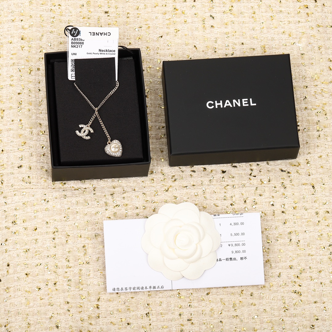 Chanel Necklace Inlaid L