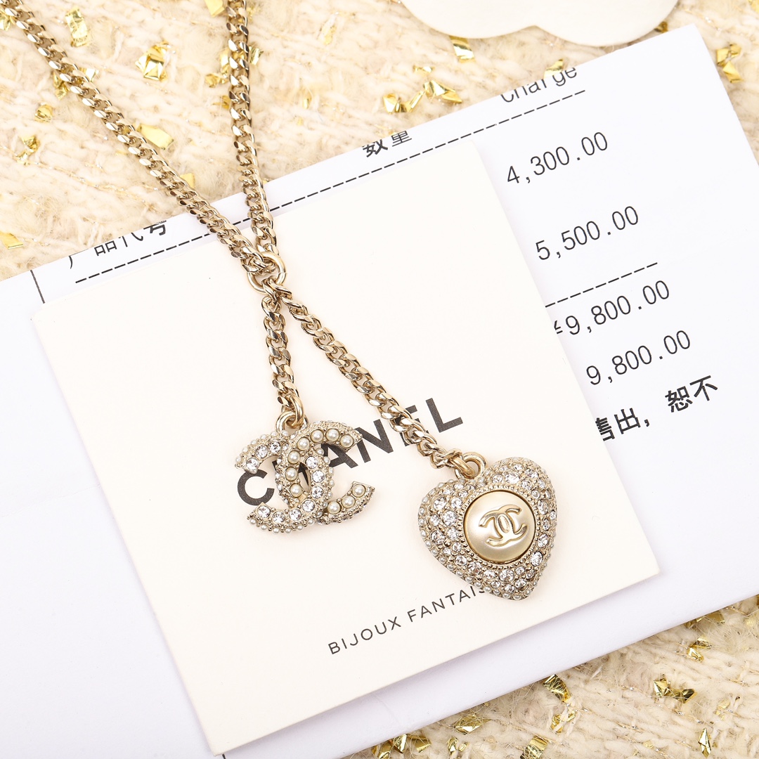Chanel Necklace Inlaid L