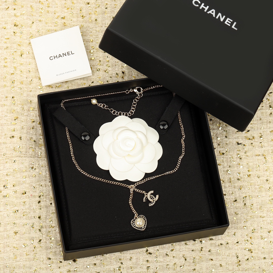 Chanel Necklace Inlaid L