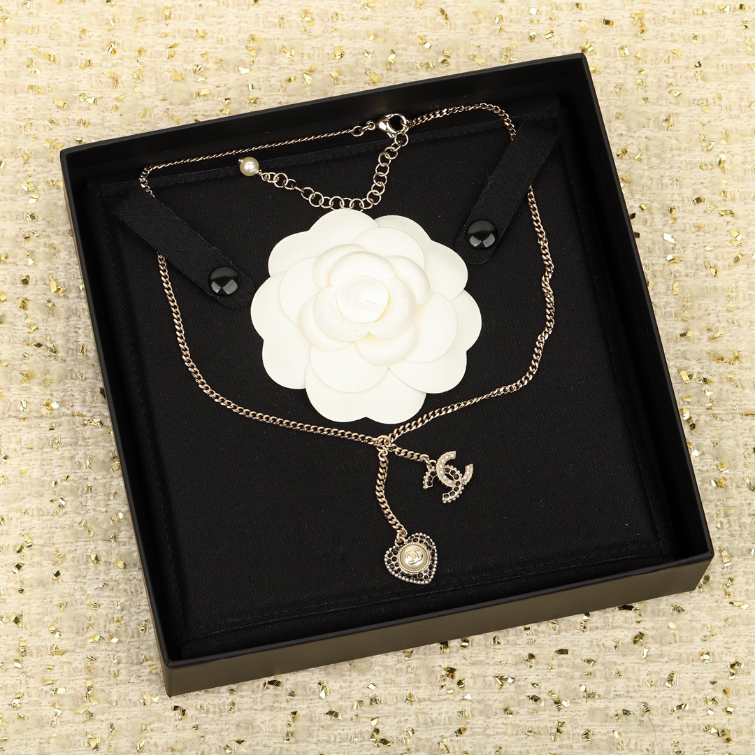 Chanel Necklace Inlaid L