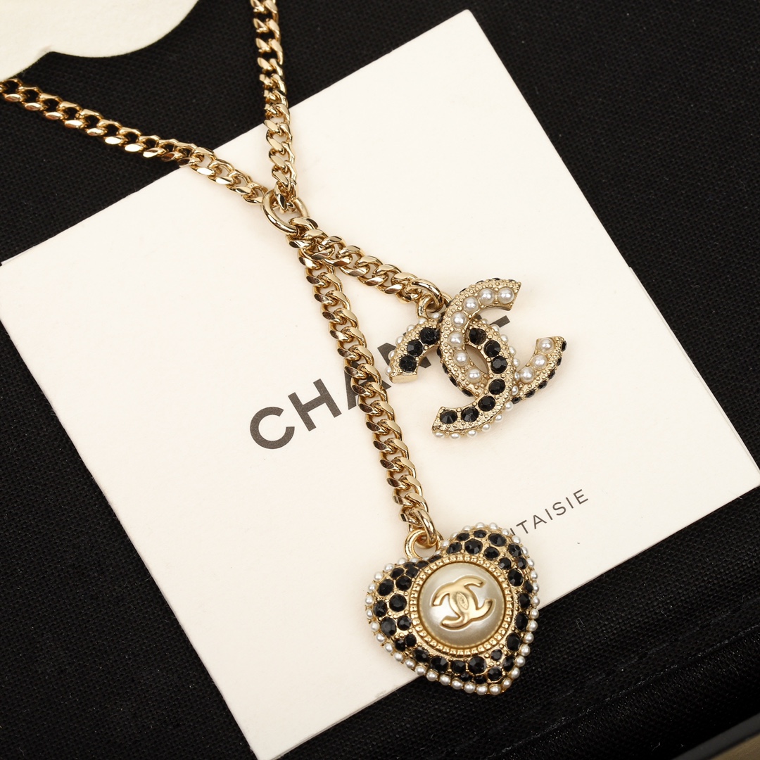Chanel Necklace Inlaid L