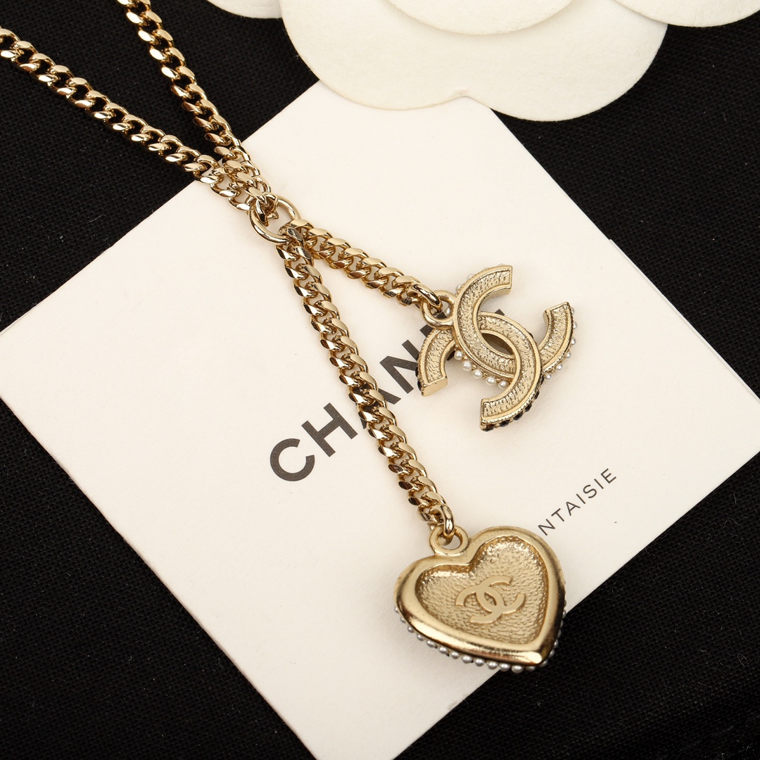 Chanel Necklace Inlaid L