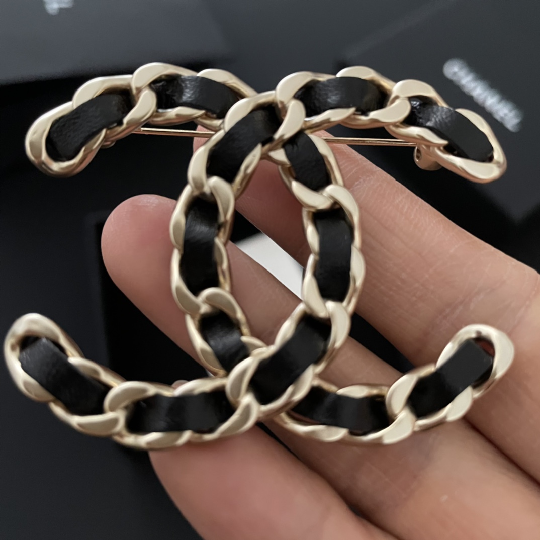 Chanel Brooch Black L
