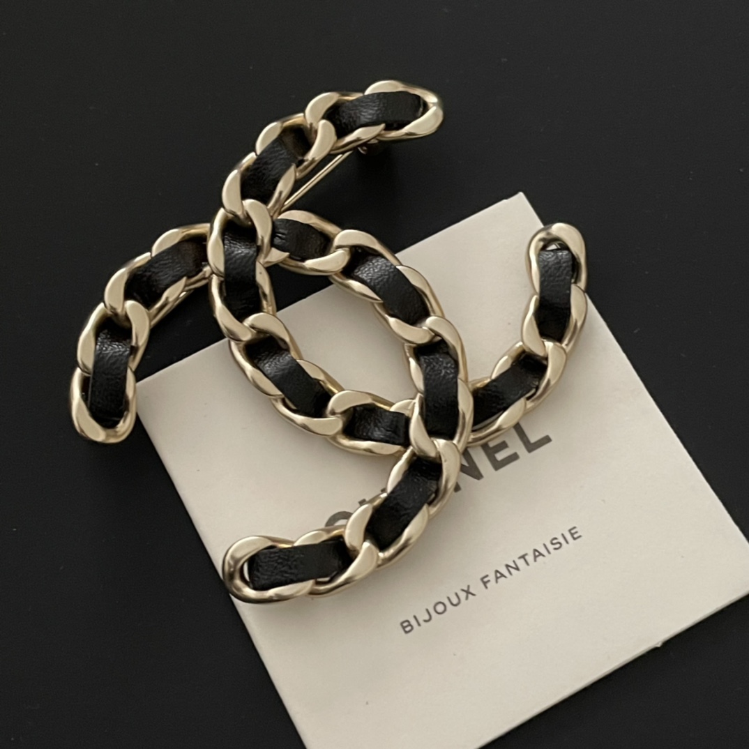 Chanel Brooch Black L