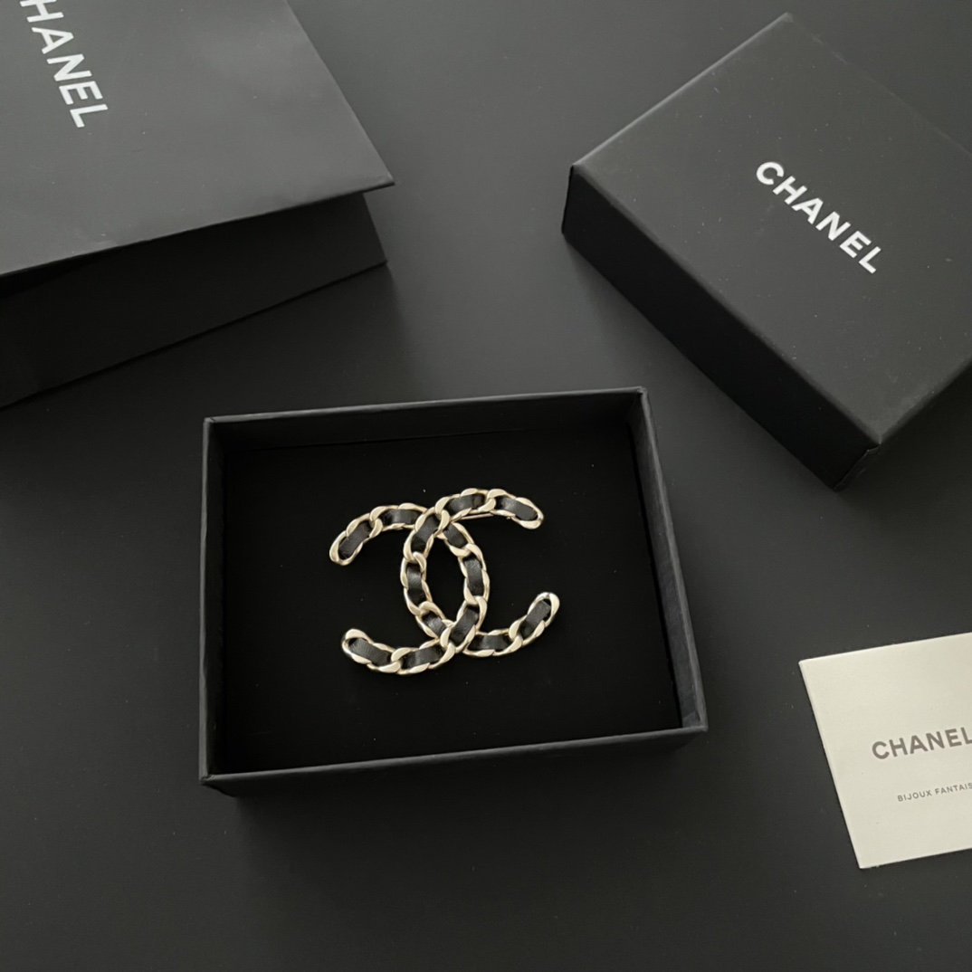Chanel Brooch Black L