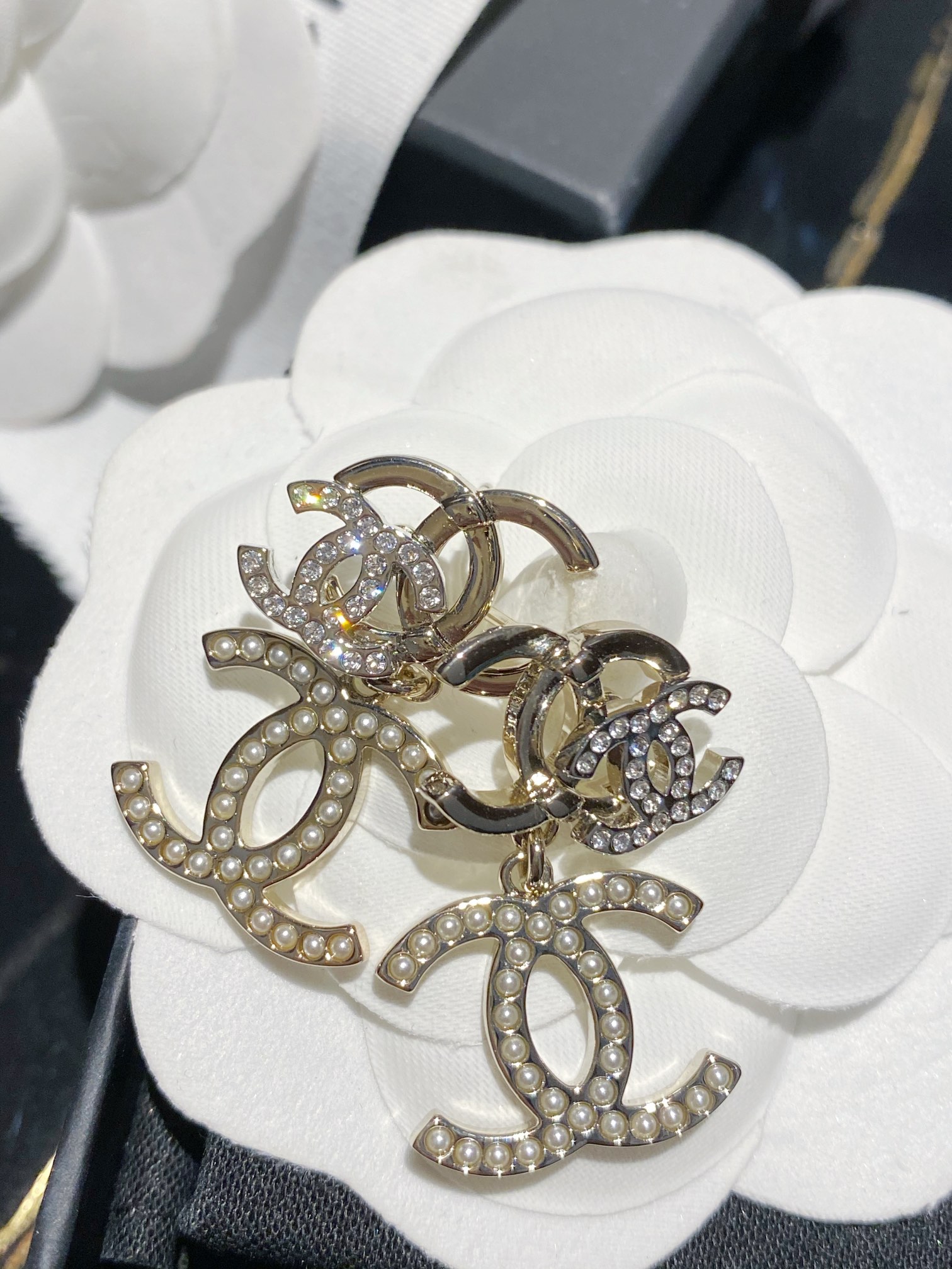 Chanel Female Earrings S-l