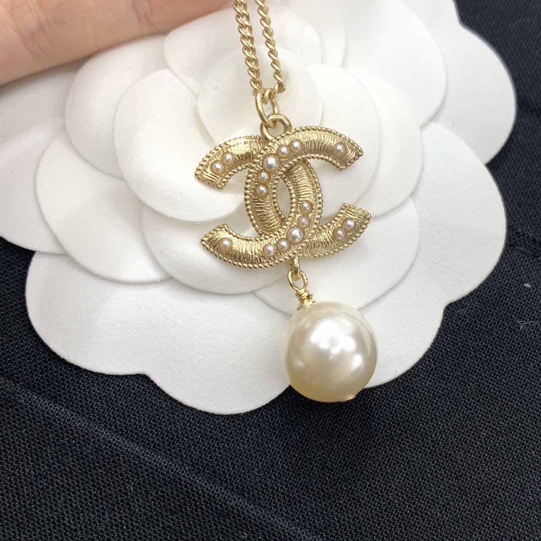 Chanel Necklace Pearl L