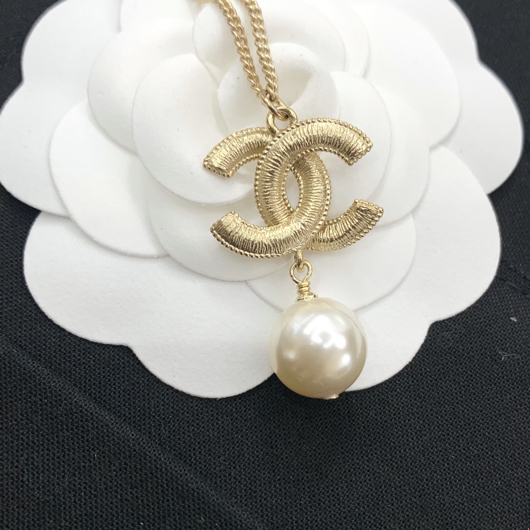 Chanel Necklace Pearl L