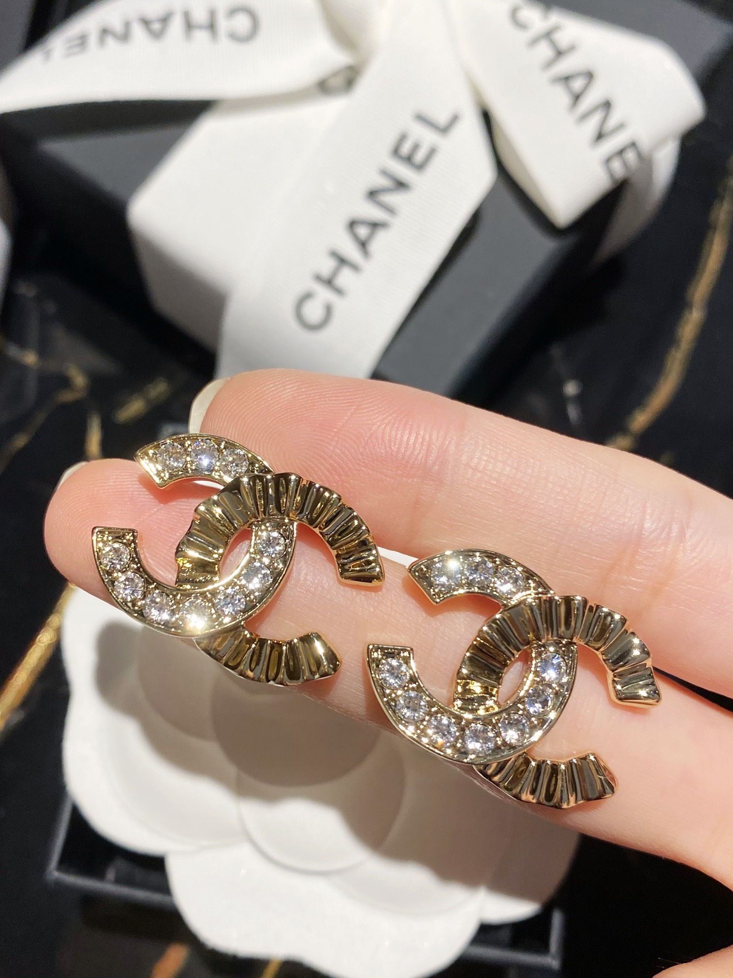 Chanel Female Earrings S-l