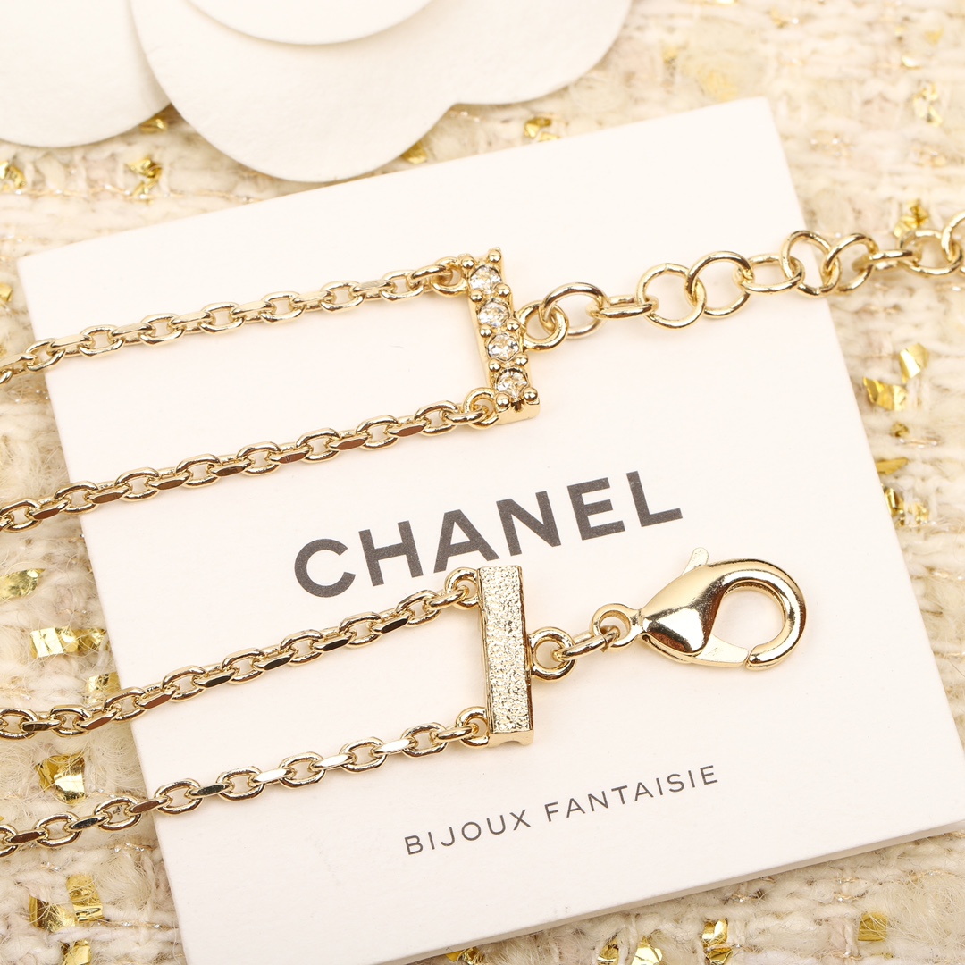 Chanel Necklace Pearl L
