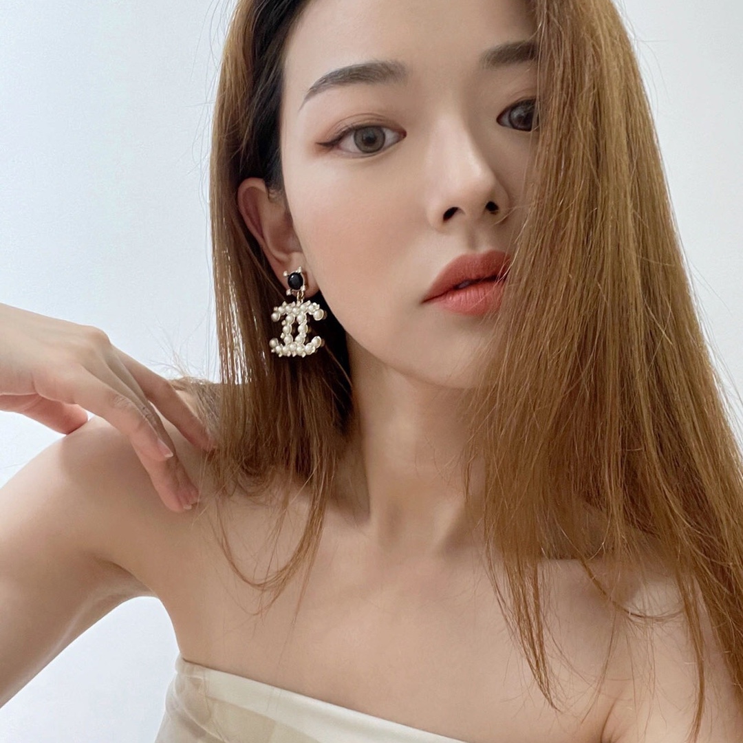 Chanel Female Earrings Pearl L