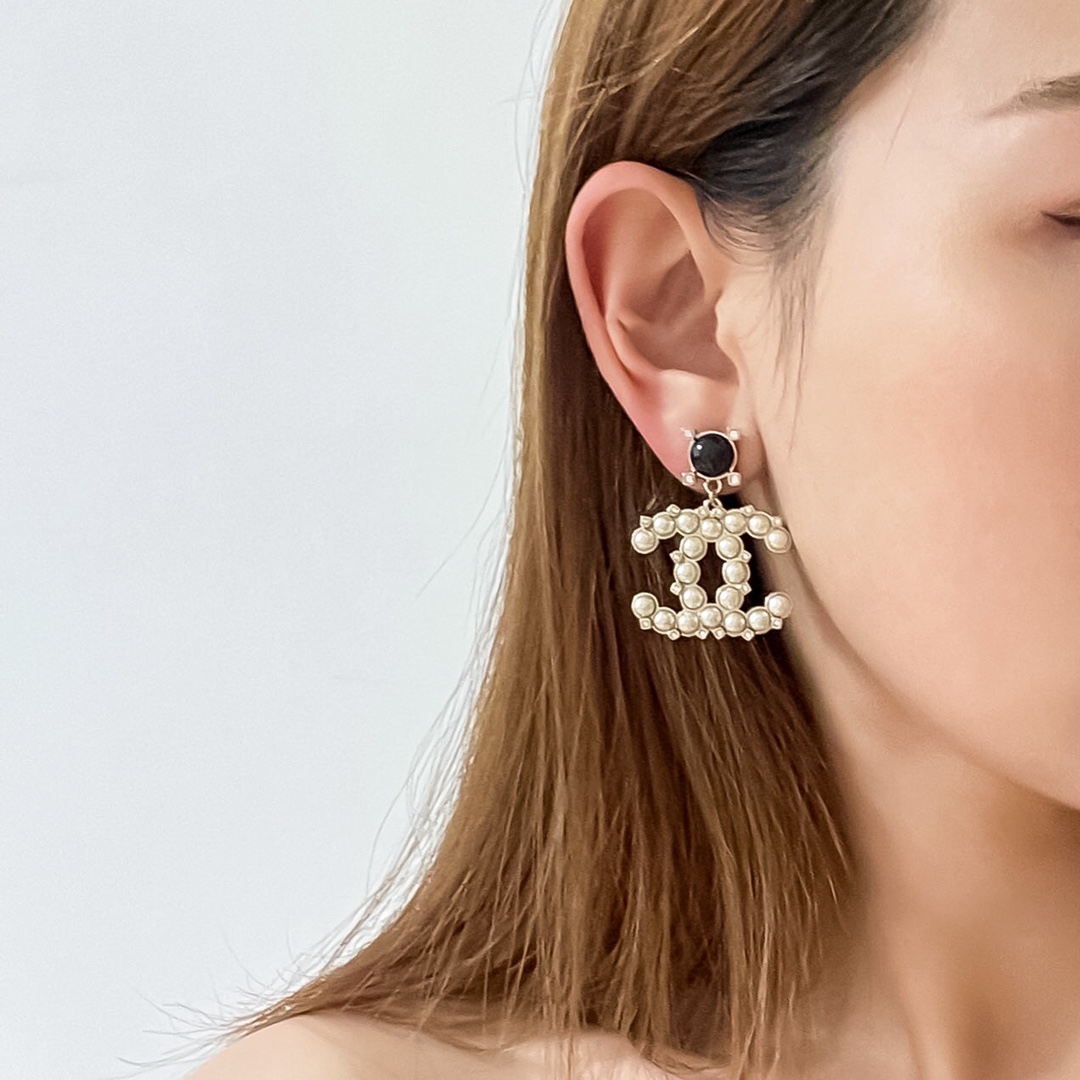 Chanel Female Earrings Pearl L