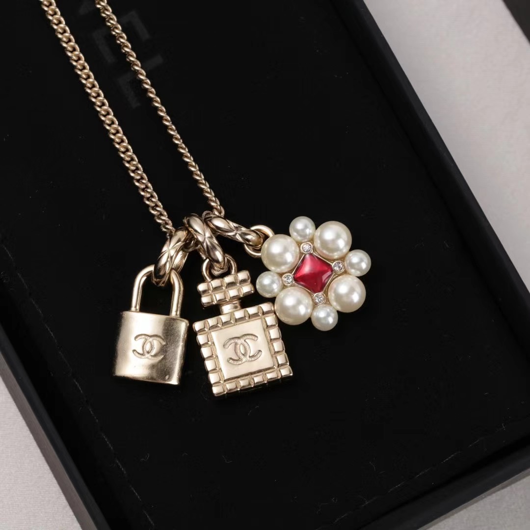 Chanel Necklace Pearl L