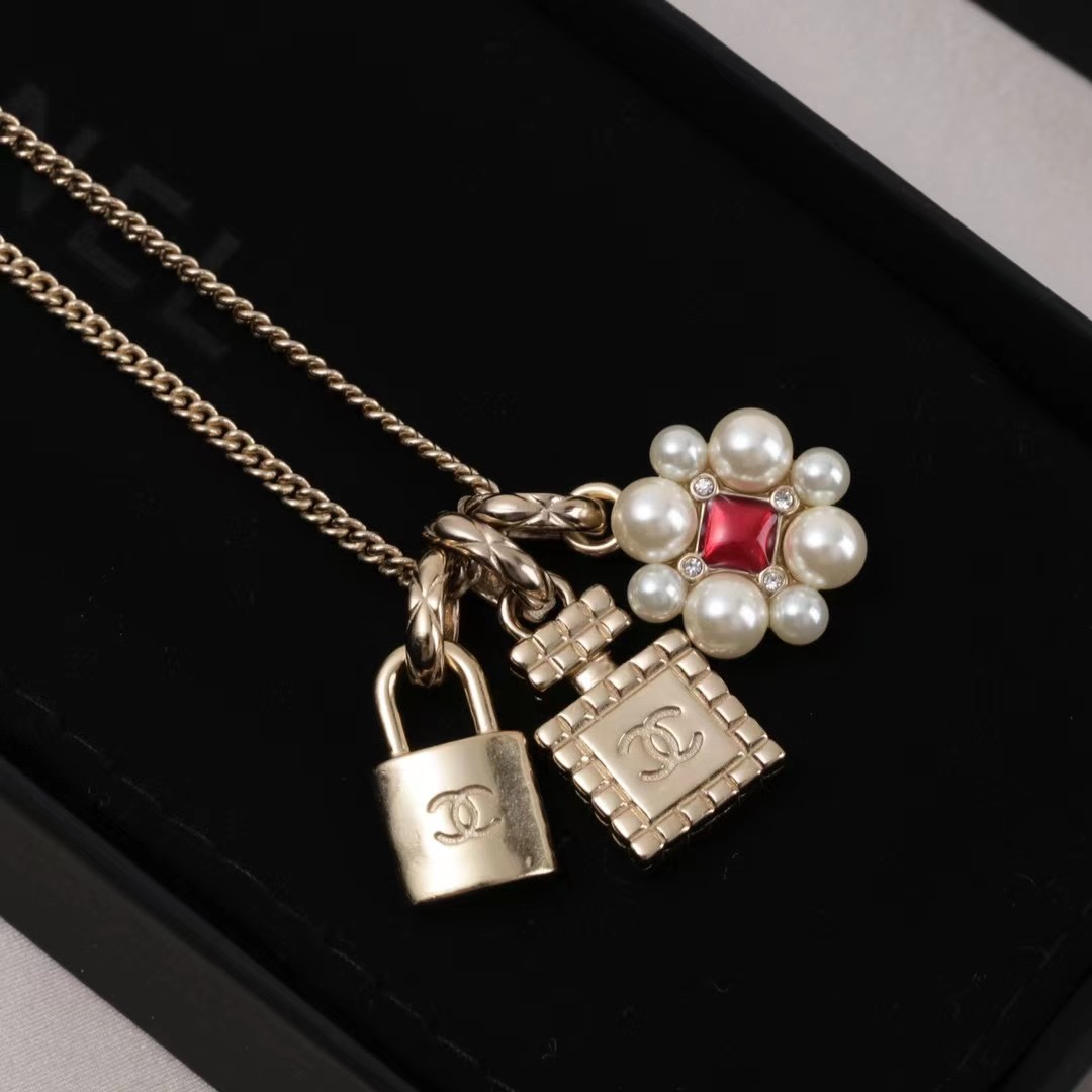 Chanel Necklace Pearl L