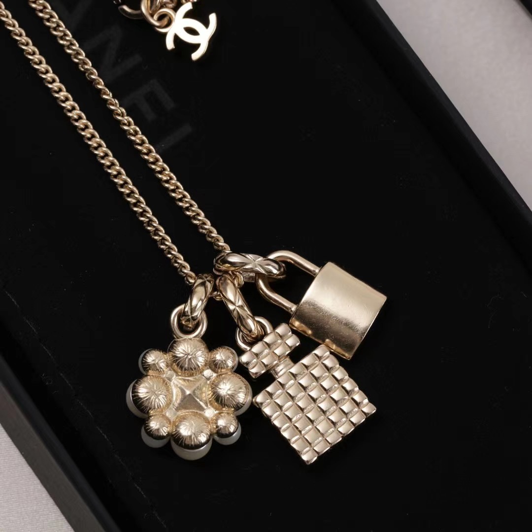 Chanel Necklace Pearl L