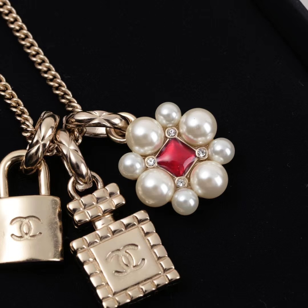 Chanel Necklace Pearl L