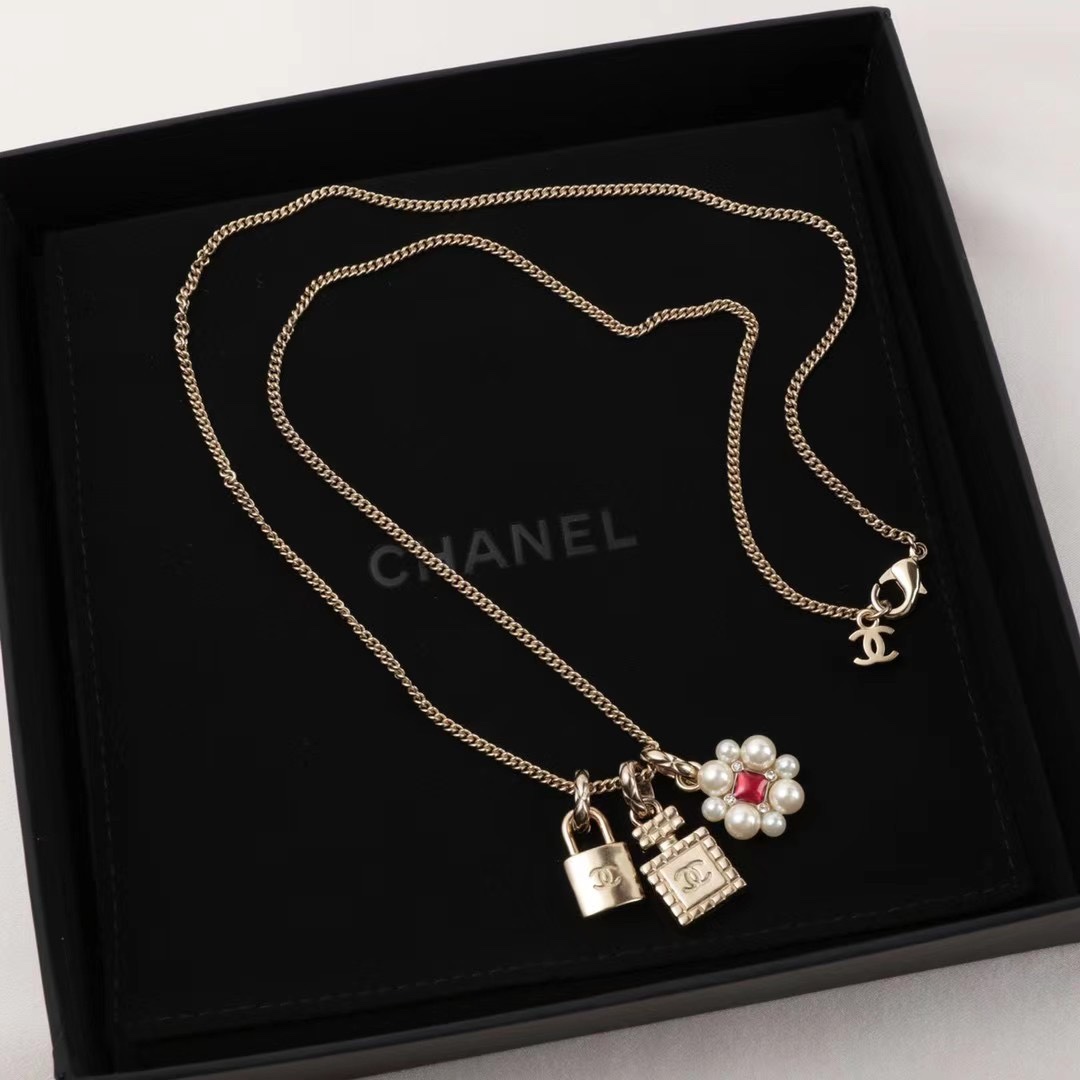 Chanel Necklace Pearl L