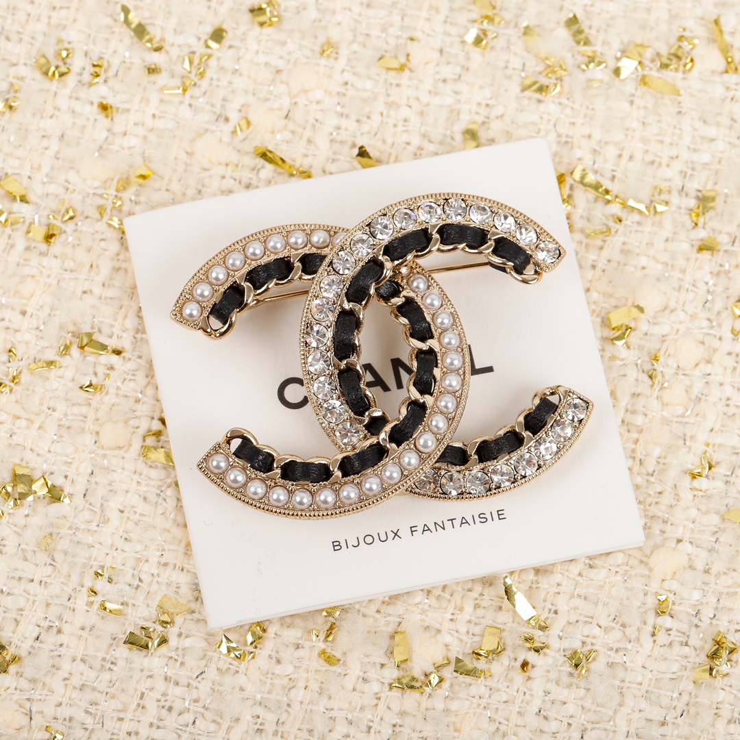 Chanel Brooch Black L