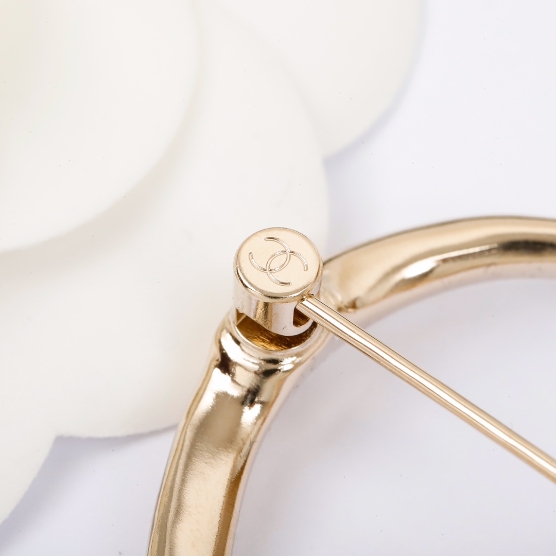 Chanel Brooch L