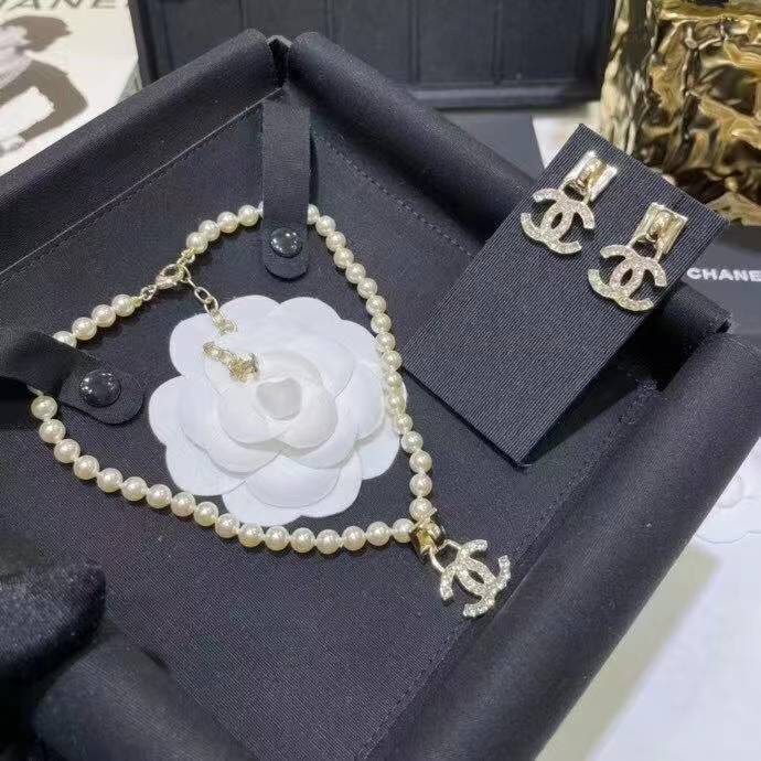 Chanel Necklace Pearl L
