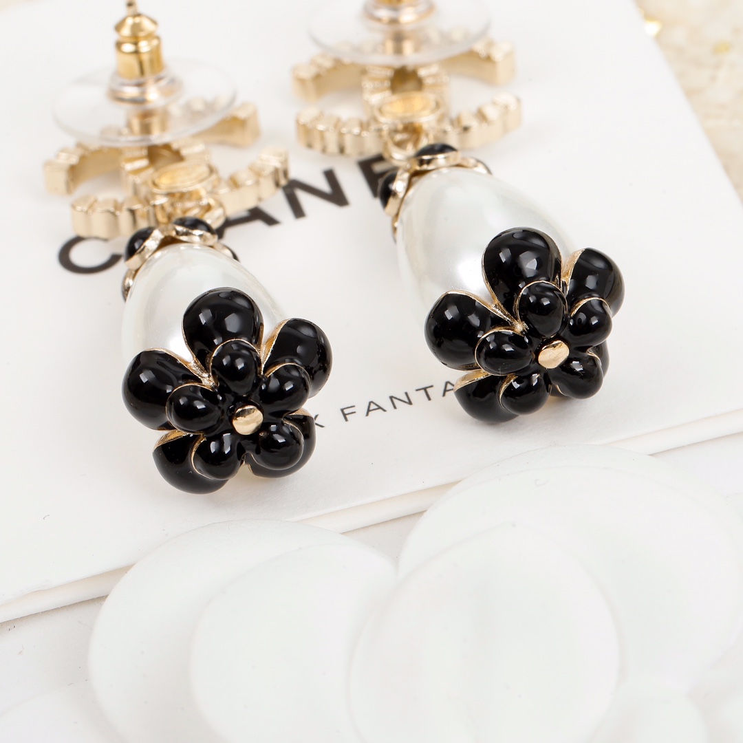 Chanel Earrings L