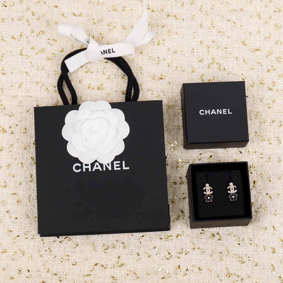 Chanel Earrings Pearl L