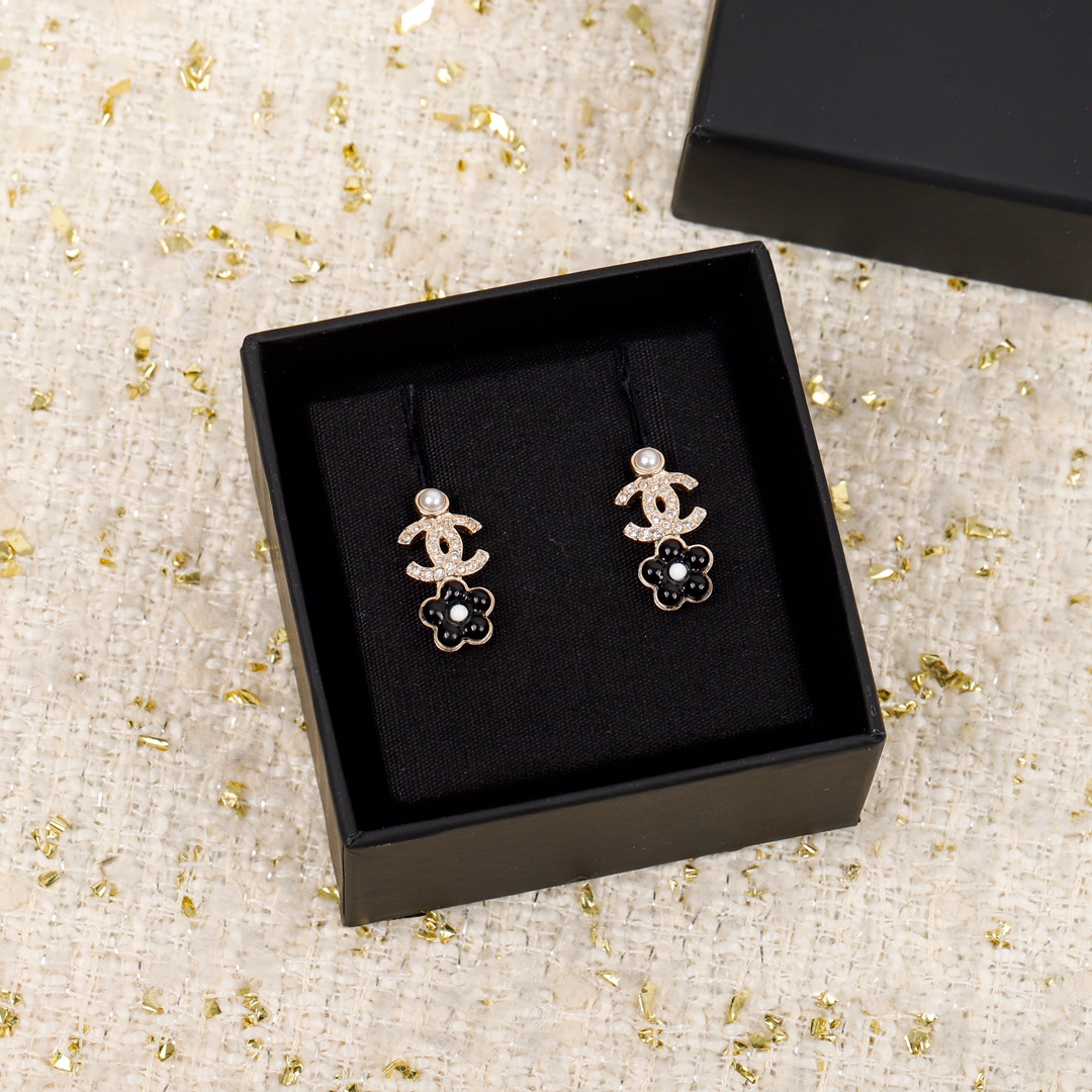 Chanel Earrings Pearl L