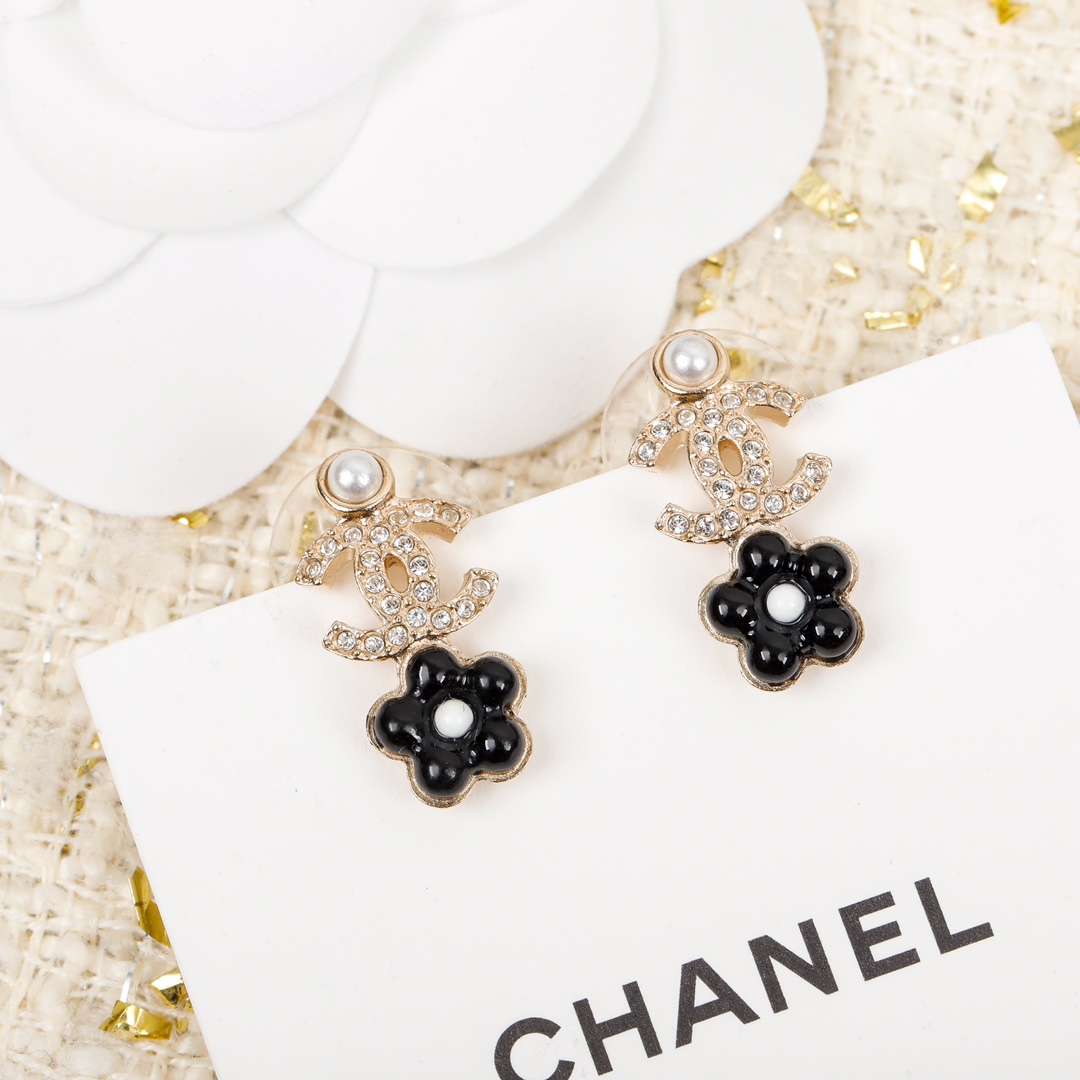 Chanel Earrings Pearl L