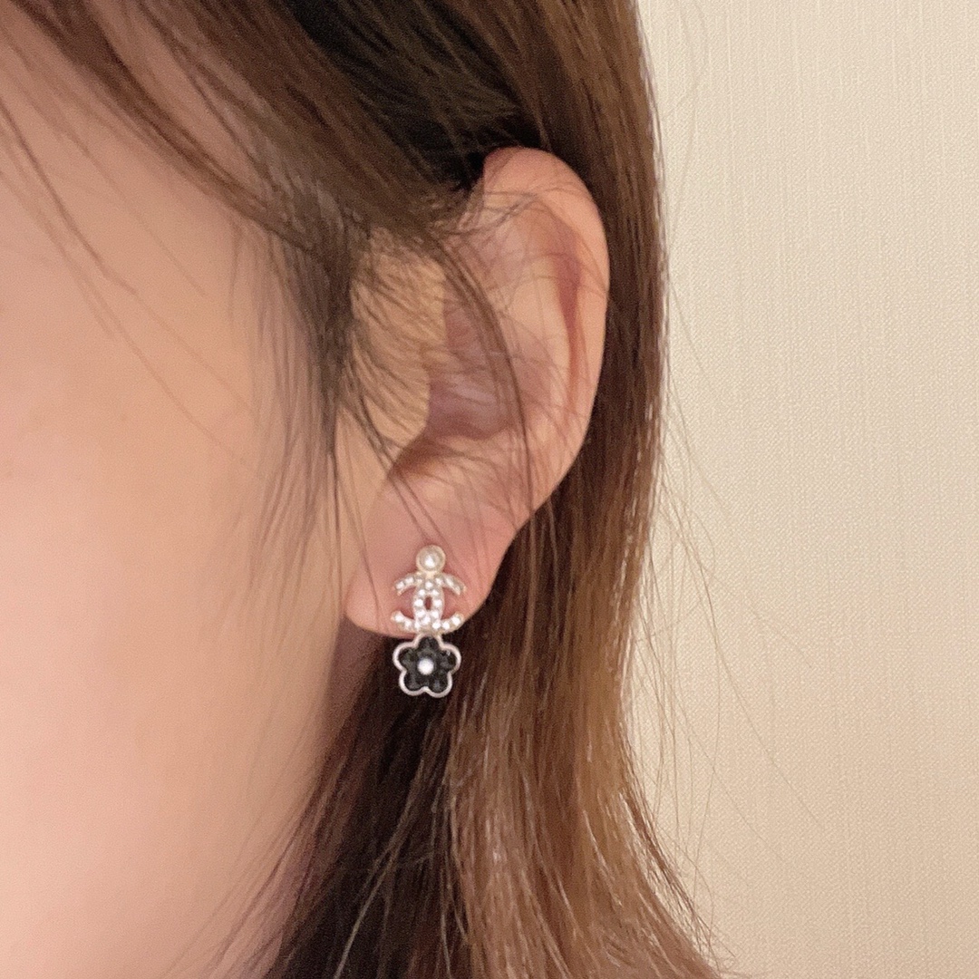 Chanel Earrings Pearl L