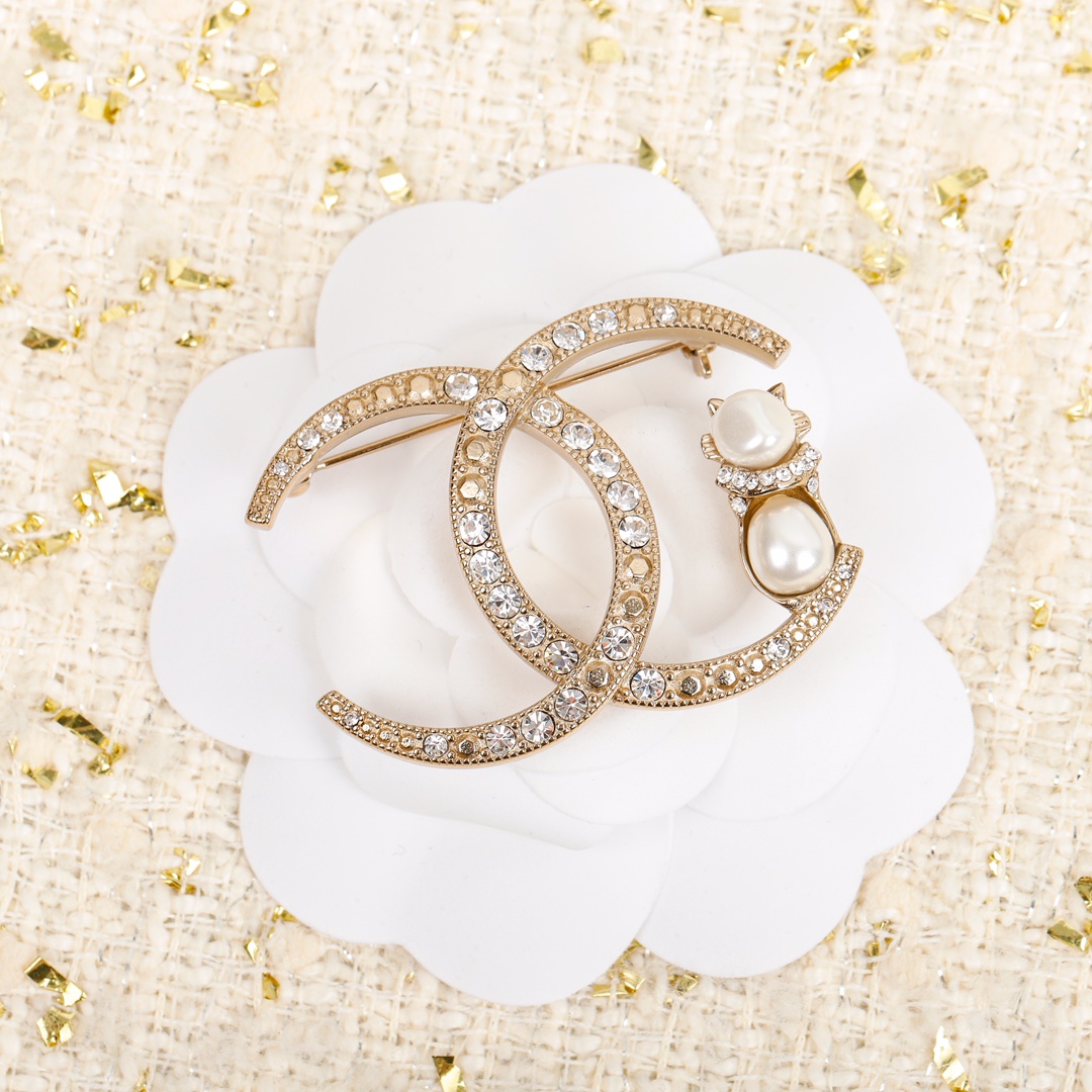 Chanel Brooch L