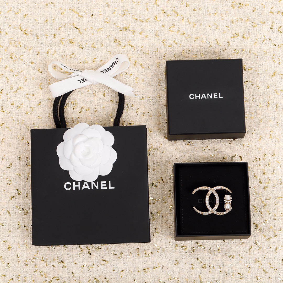 Chanel Brooch L