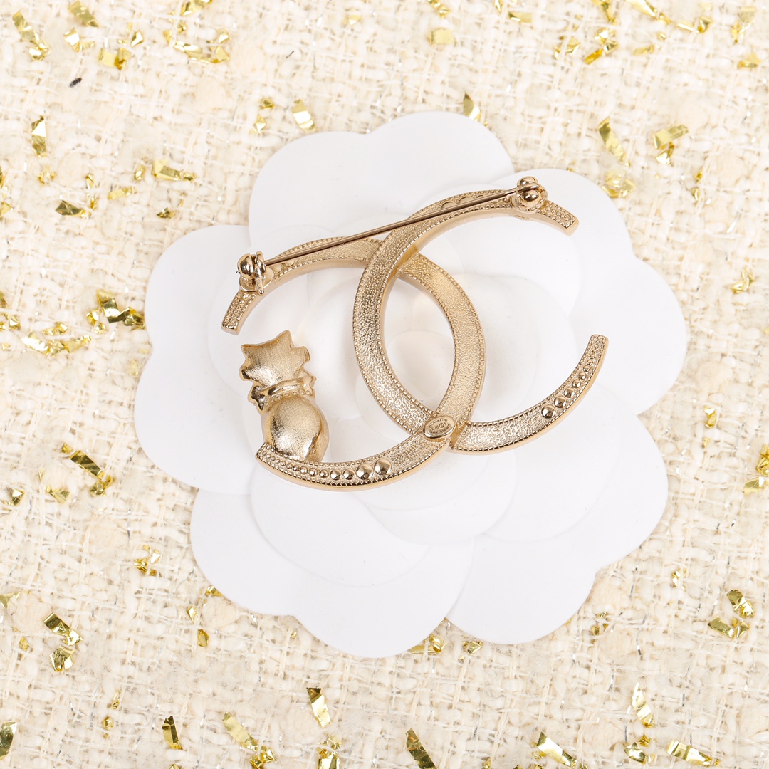 Chanel Brooch L