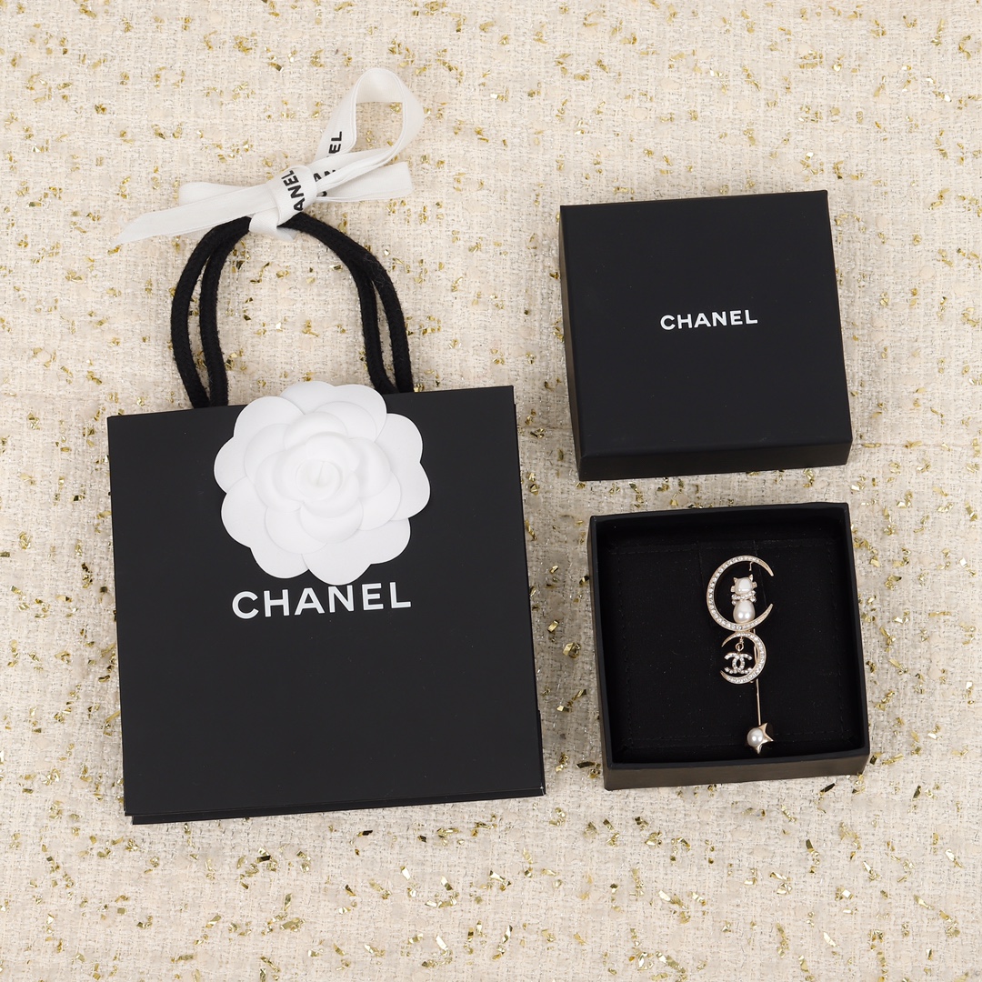 Chanel Brooch L