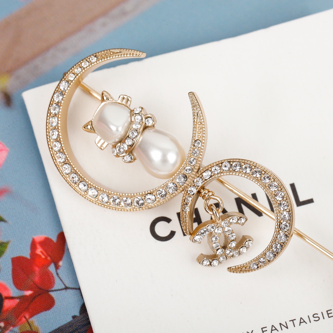 Chanel Brooch L
