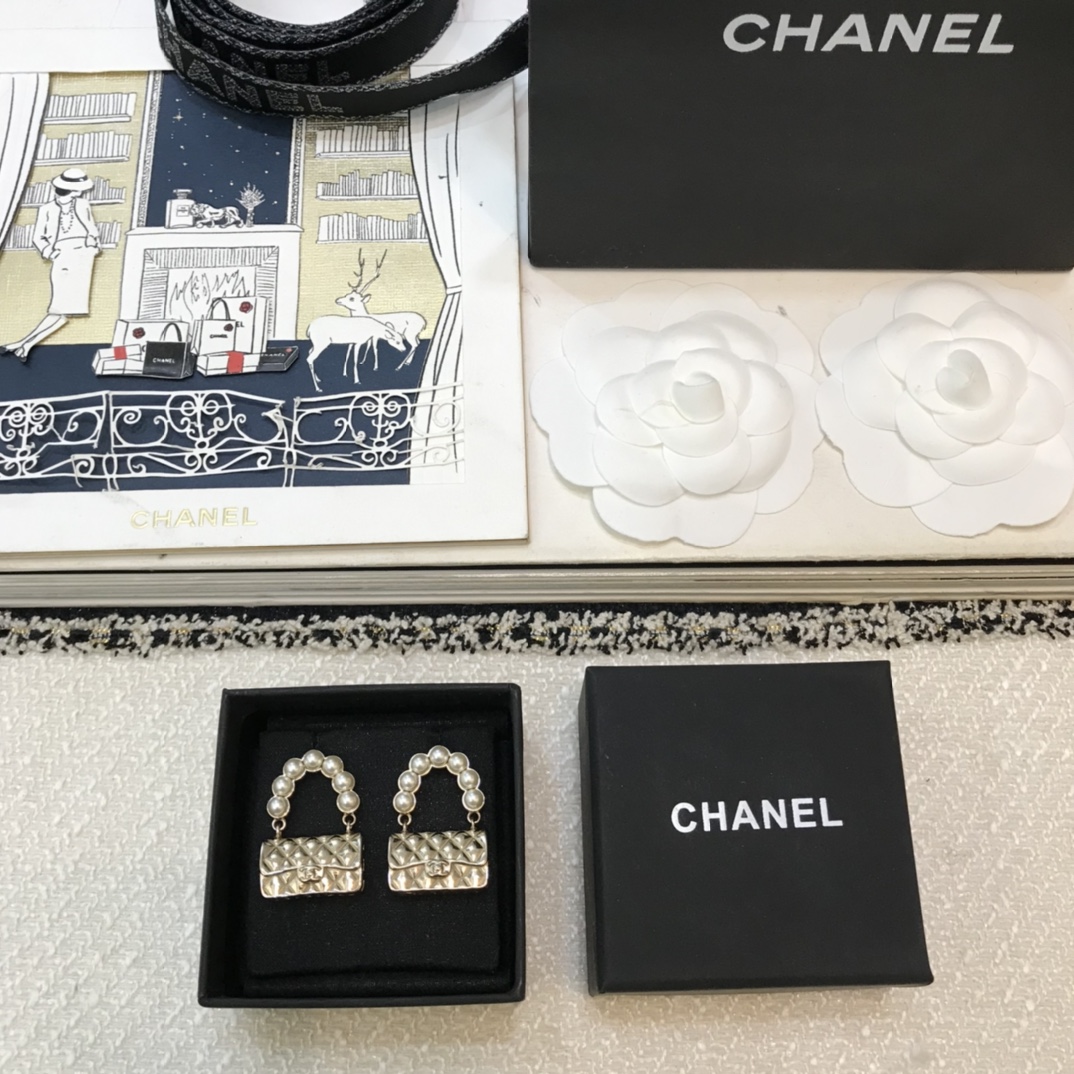 Chanel Earrings Pearl L