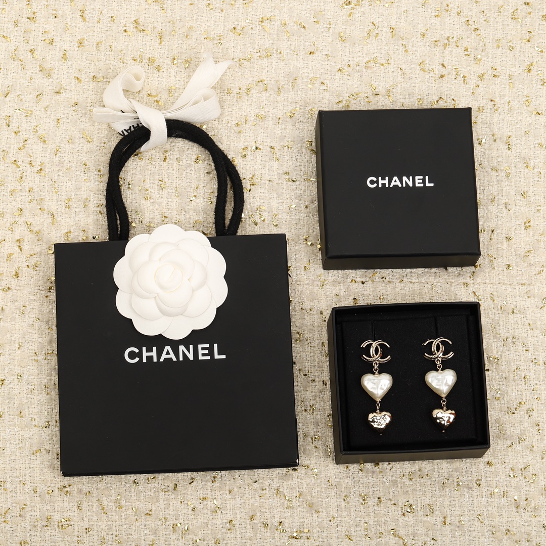 Chanel Earrings Pearl Gold