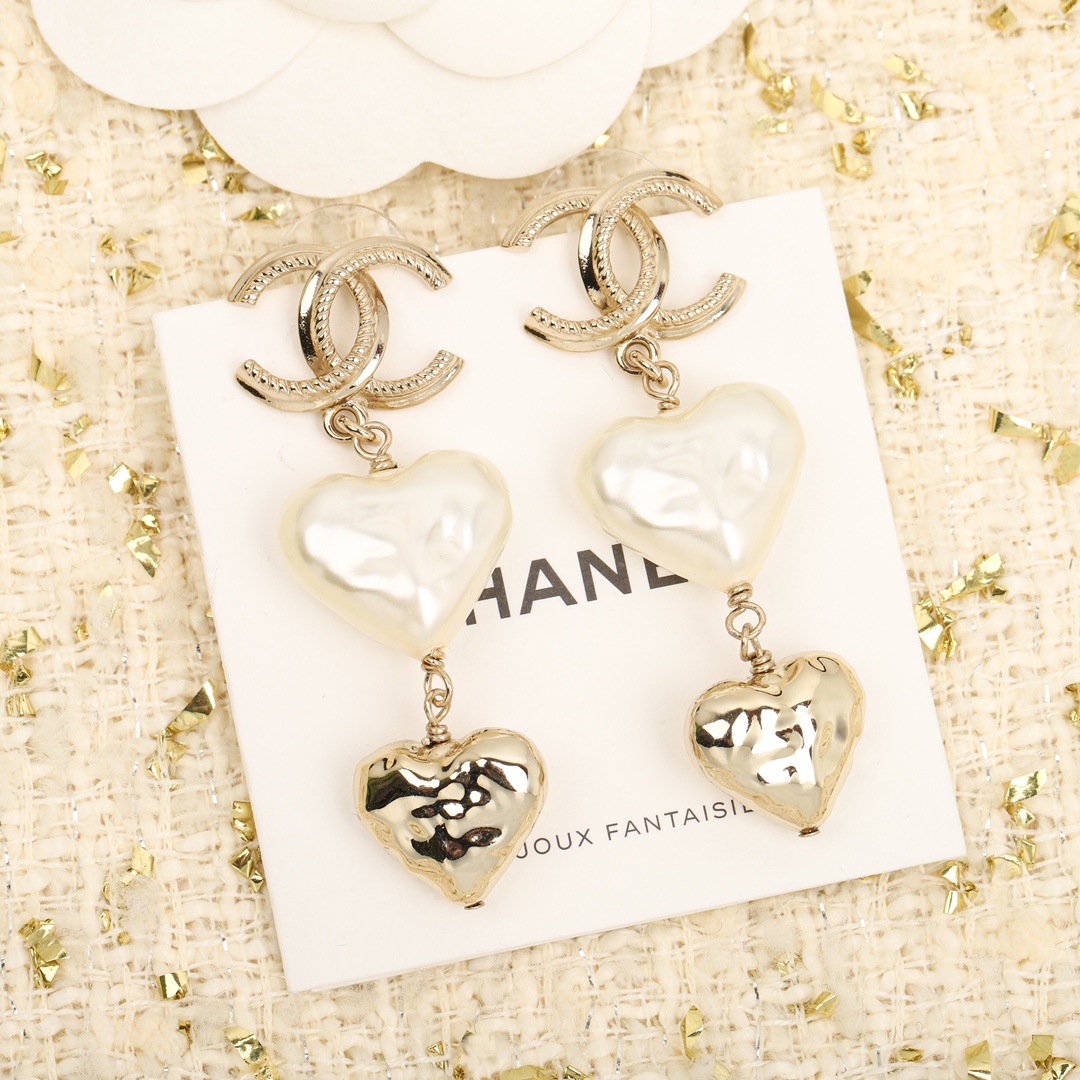 Chanel Earrings Pearl Gold