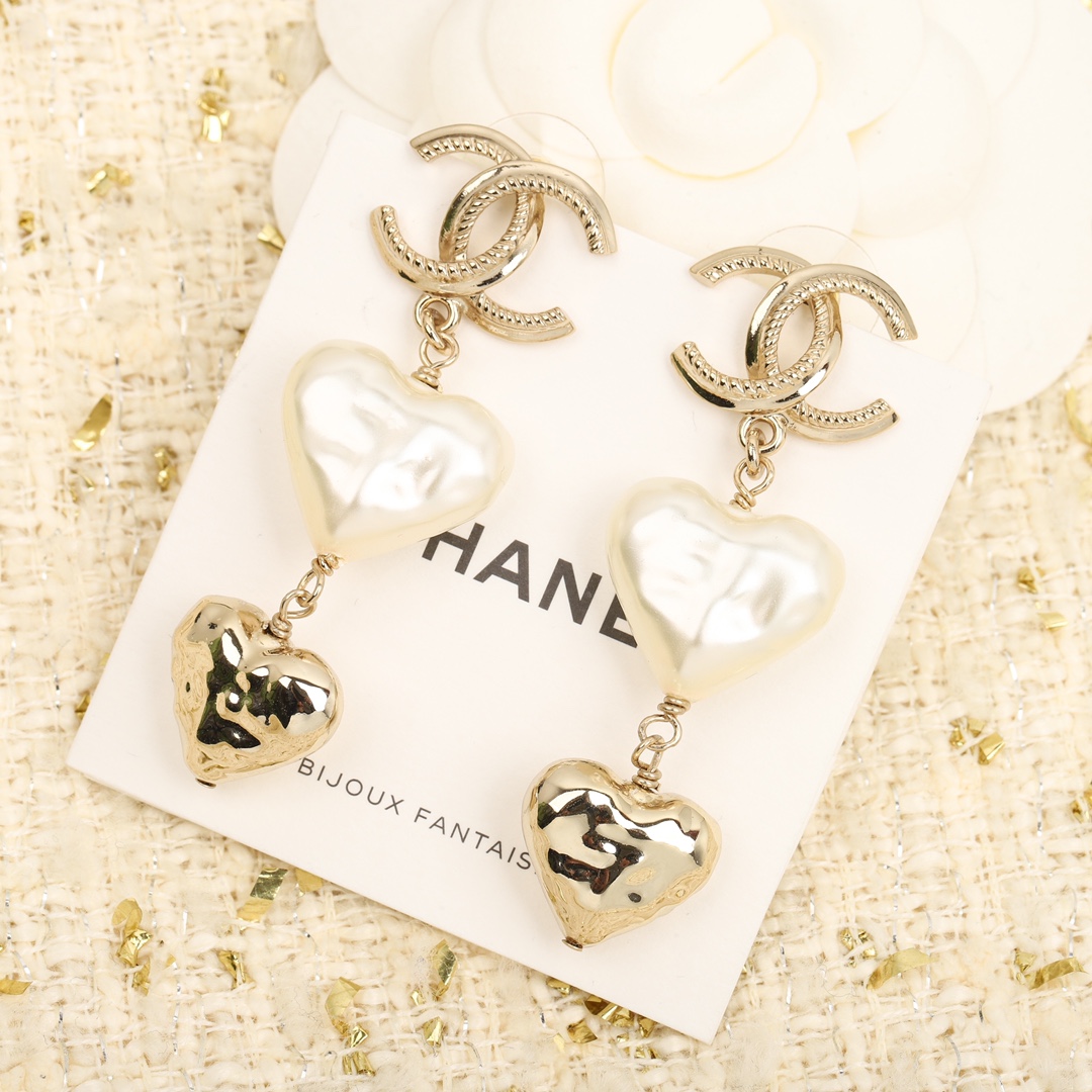 Chanel Earrings Pearl Gold
