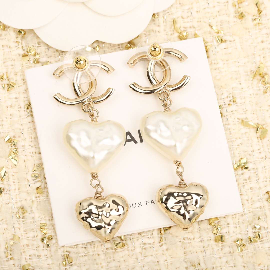 Chanel Earrings Pearl Gold