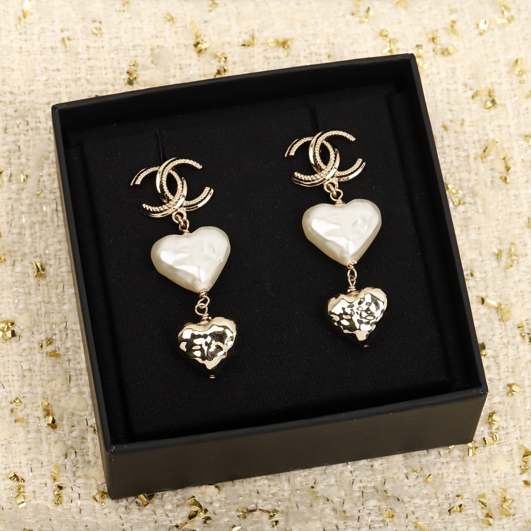 Chanel Earrings Pearl Gold