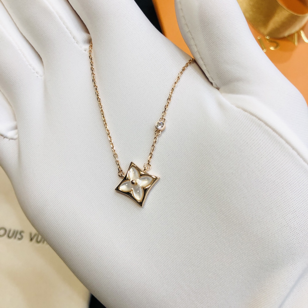 Louis Vuitton Necklace Silver Gold L