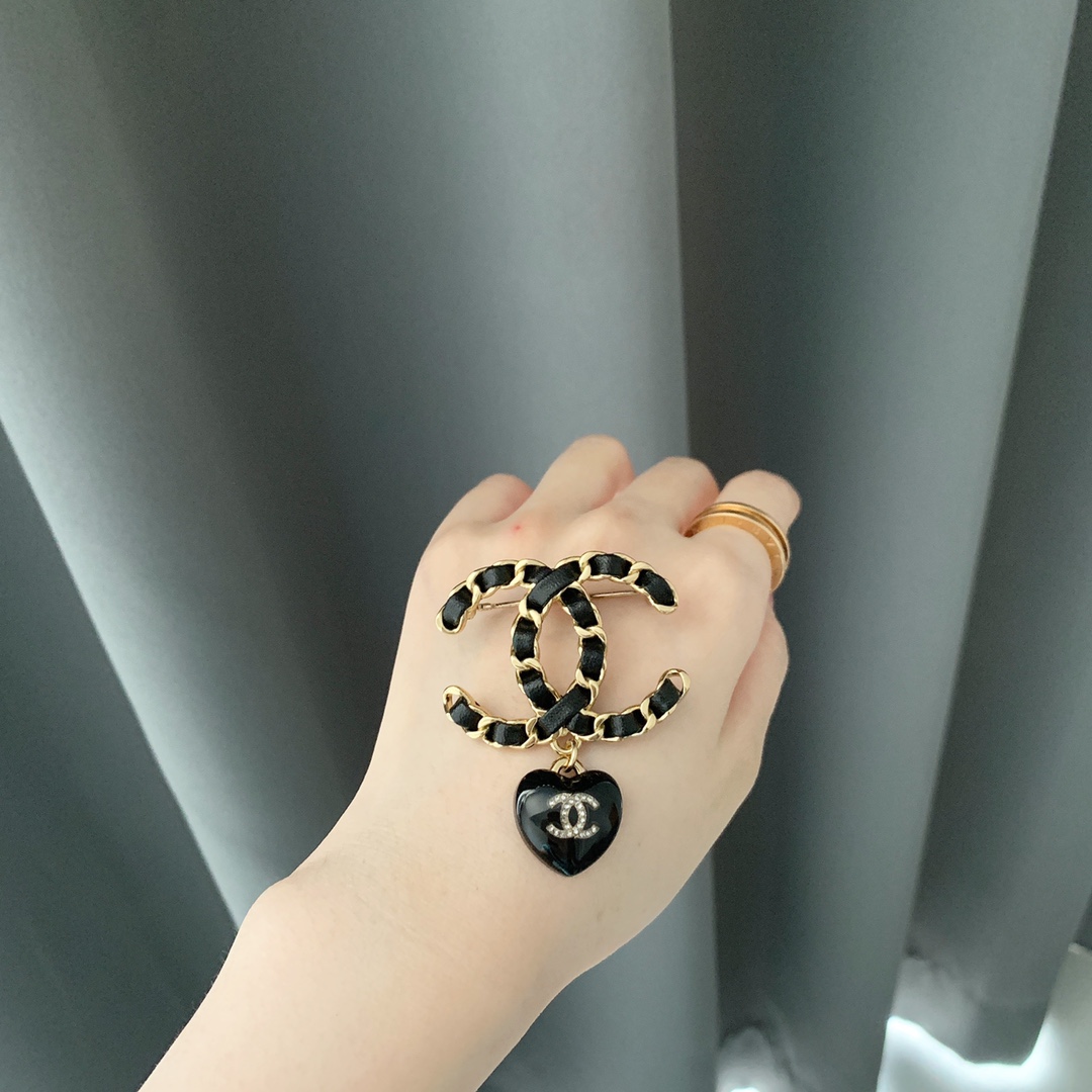 Chanel Brooch Black L