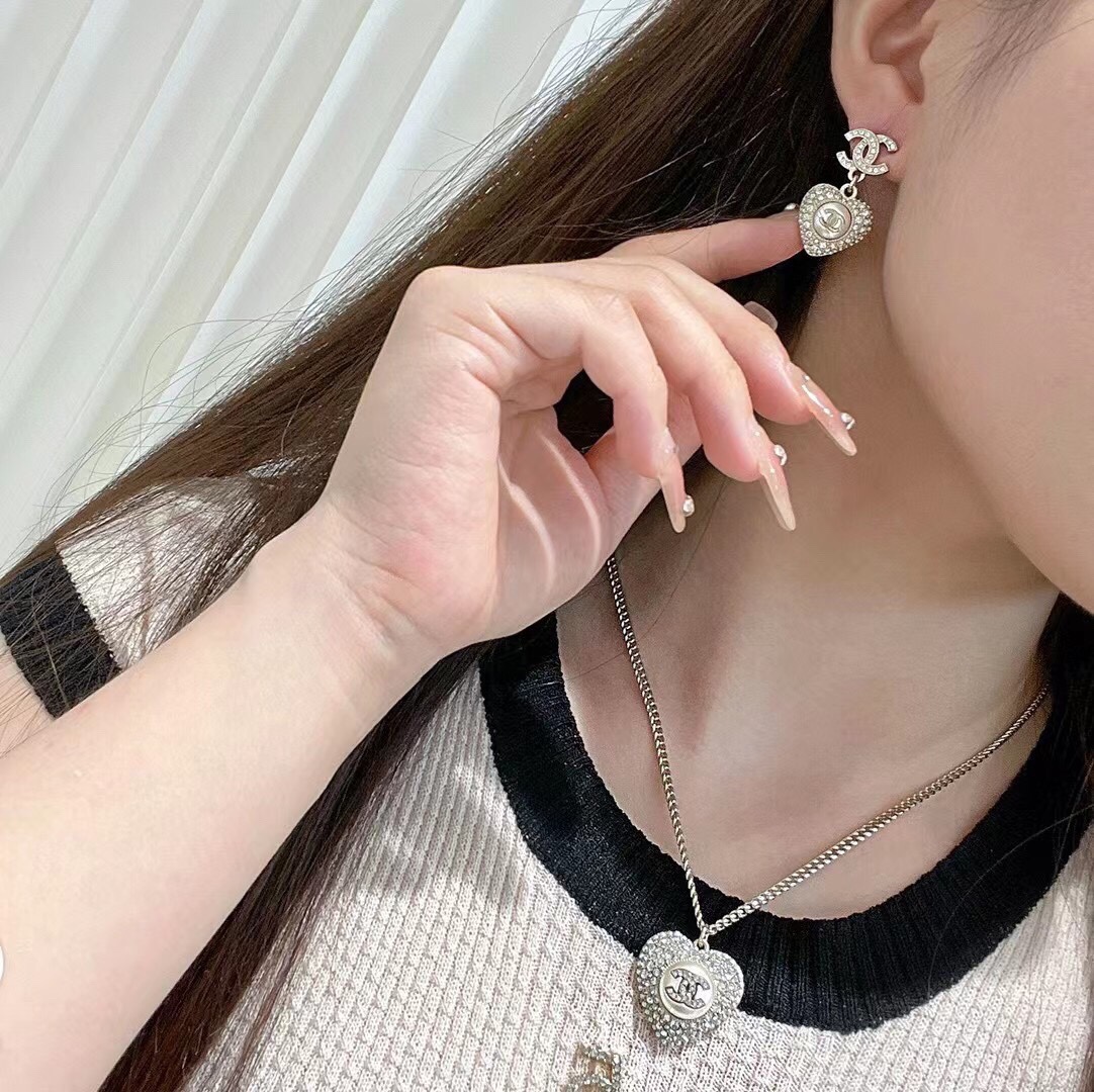 Chanel Earrings Pearl