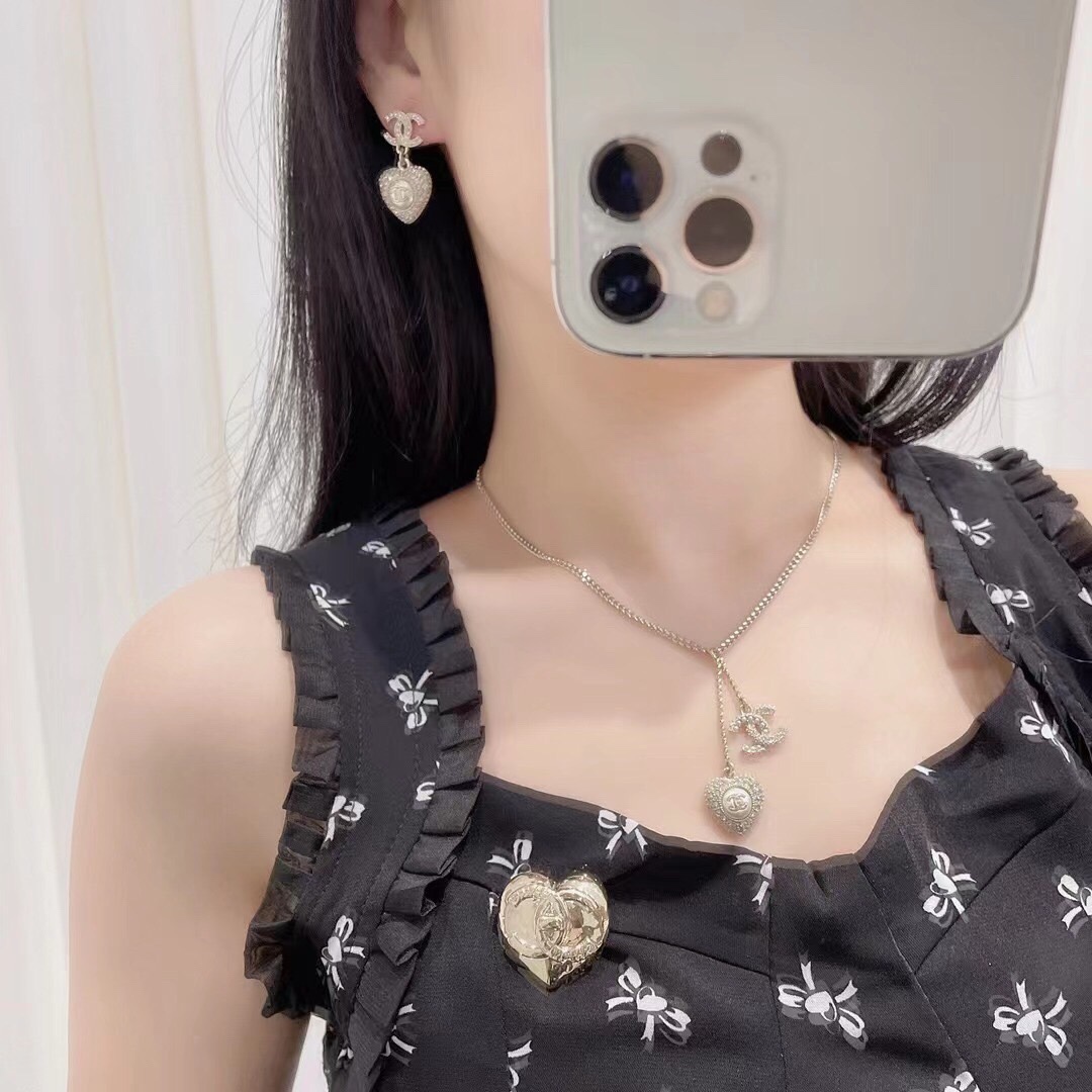 Chanel Earrings Pearl