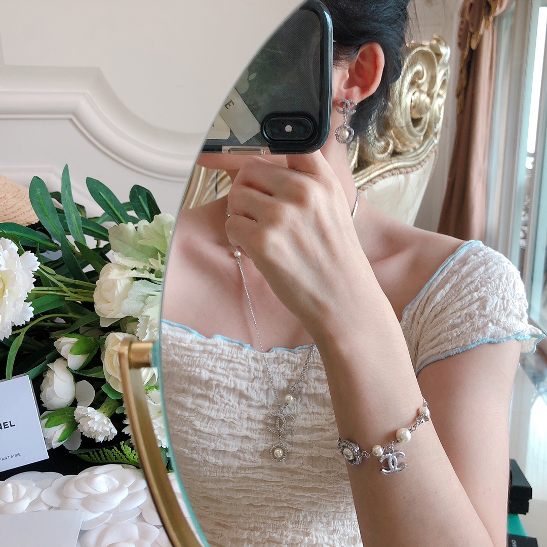 Chanel Basic Jewelry S-m