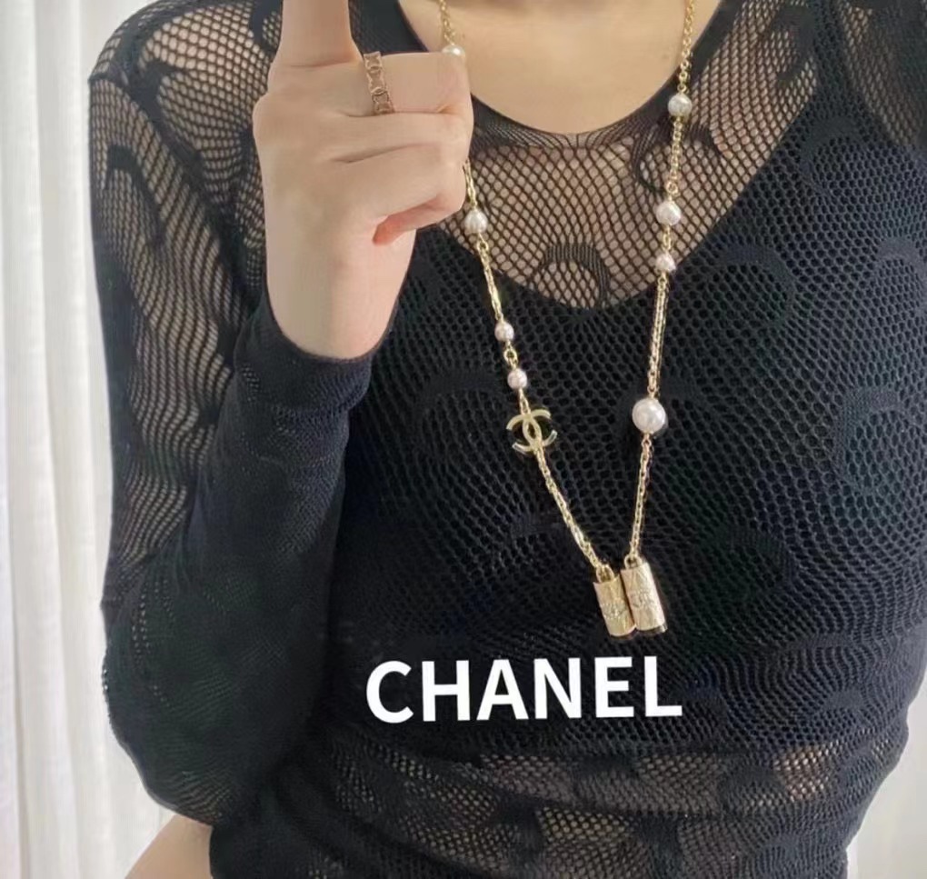 Chanel Necklace Pearl Gold