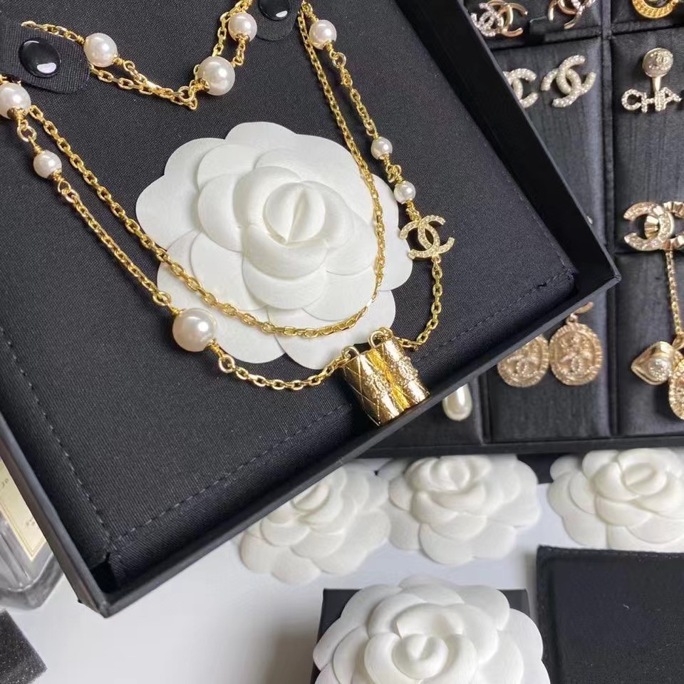 Chanel Necklace Pearl Gold
