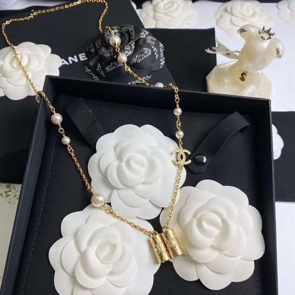 Chanel Necklace Pearl Gold
